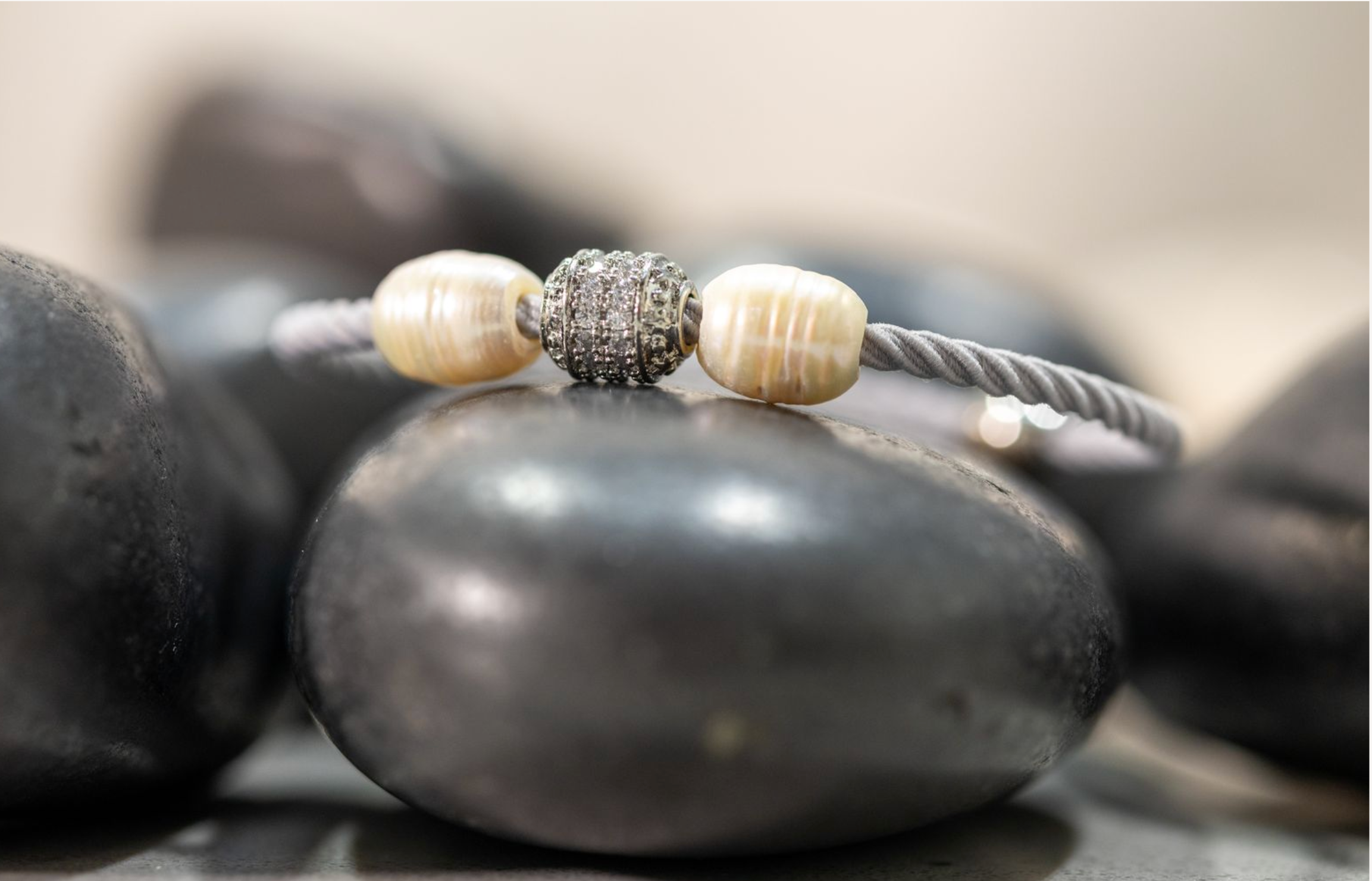 Diva Jeweled Hair Tie