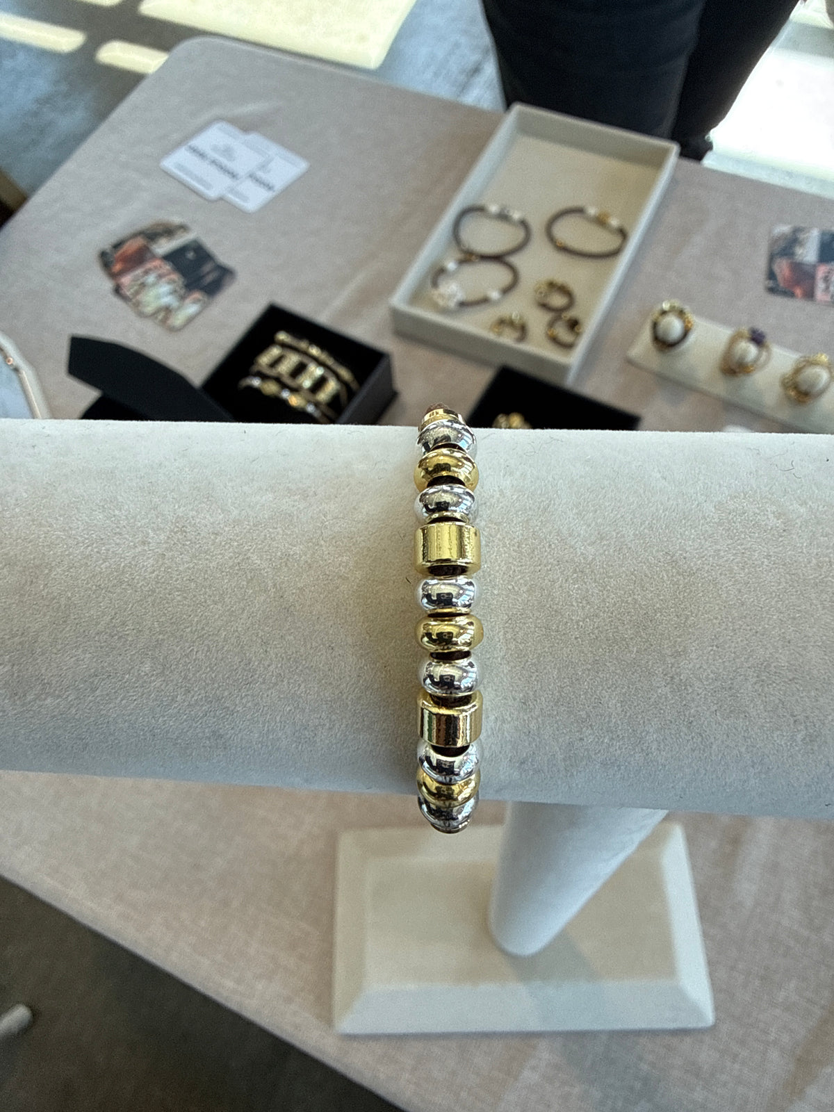 Bonus +1 bracelet hair tie